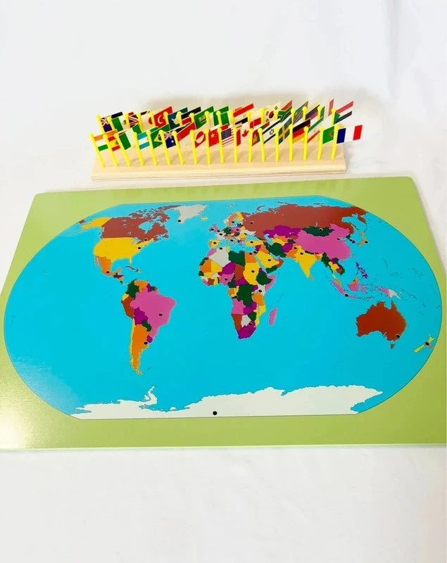 Carte du Monde Montessori avec 36 drapeaux