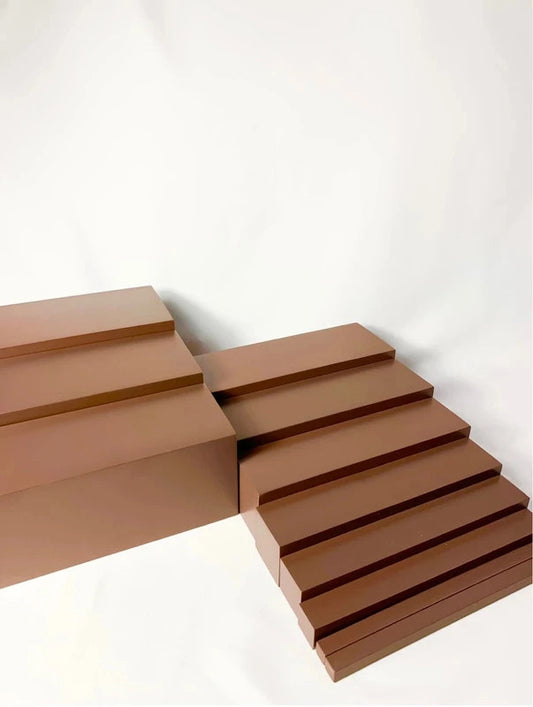 Escalier marron Montessori – Matériel sensoriel