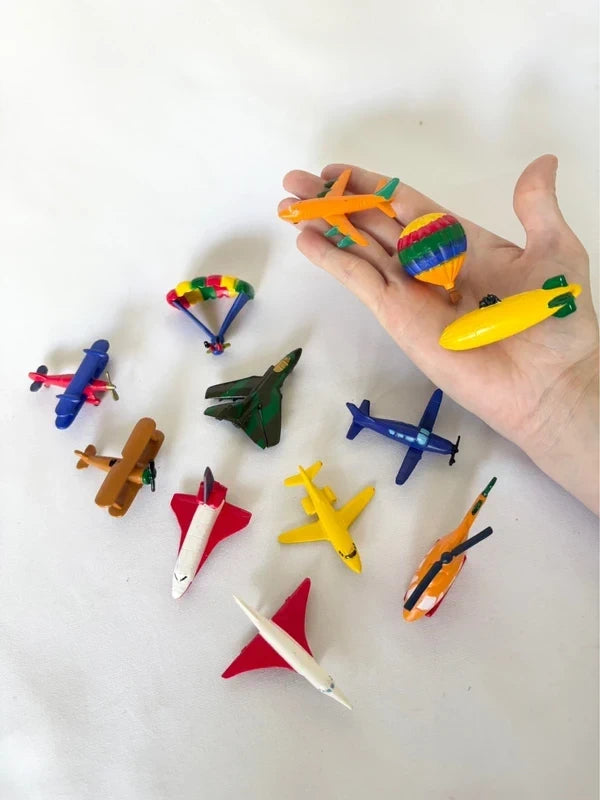 Lot de figurines avions et aéronefs