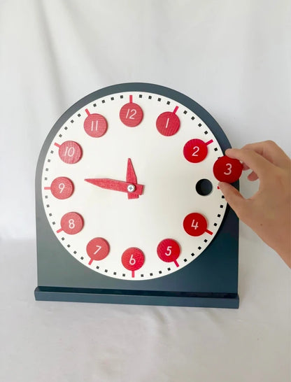 Horloge Montessori en bois – Apprentissage du temps
